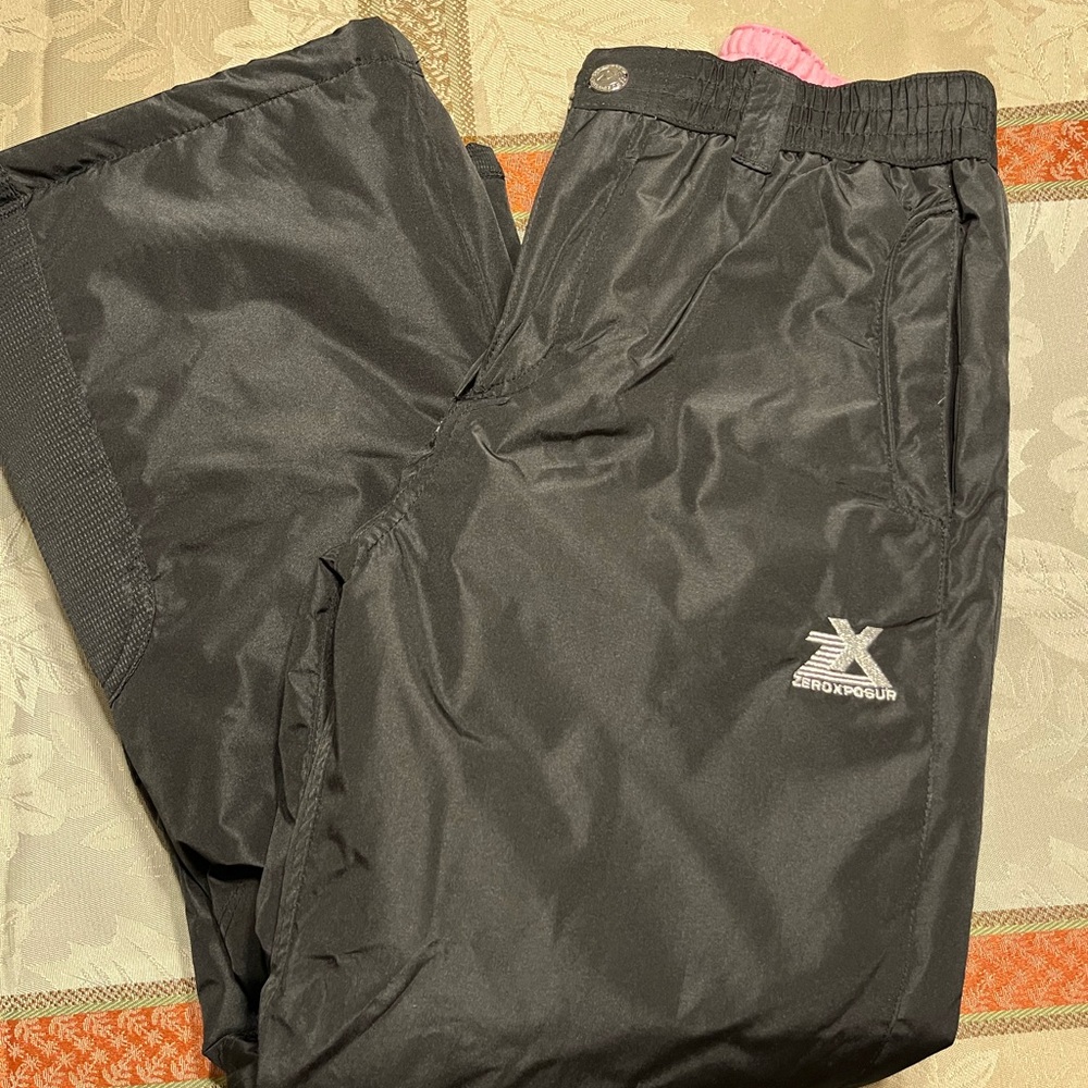 Brand new !! snow pants/ snow boarding pants never used